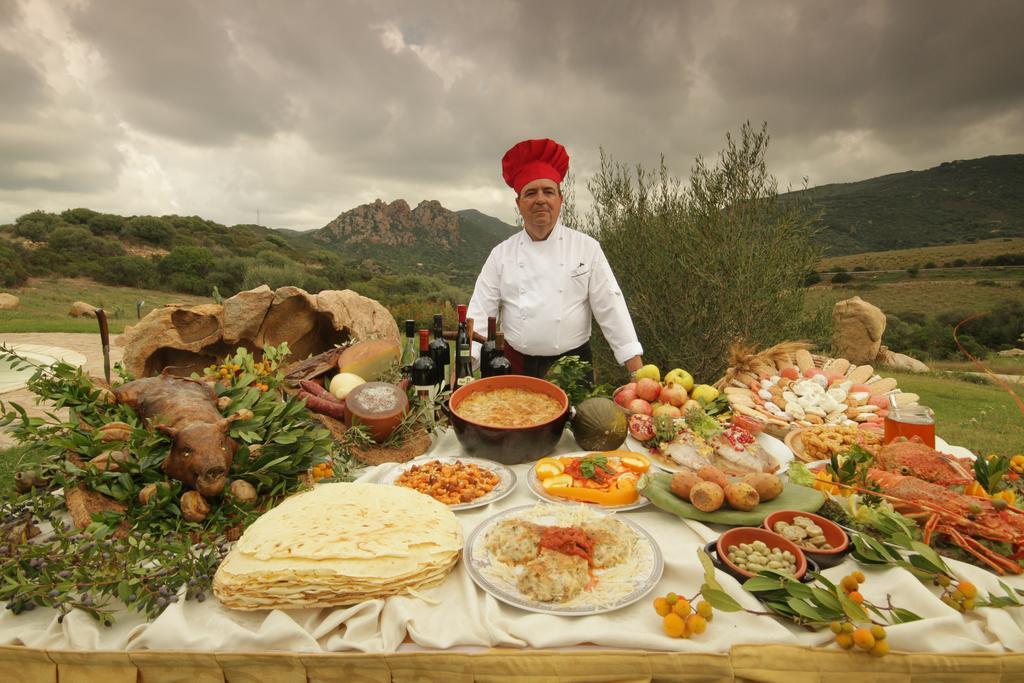 Hotel Ristorante La Tana Di Li Mazzoni Trinità dʼAgultu Exteriör bild