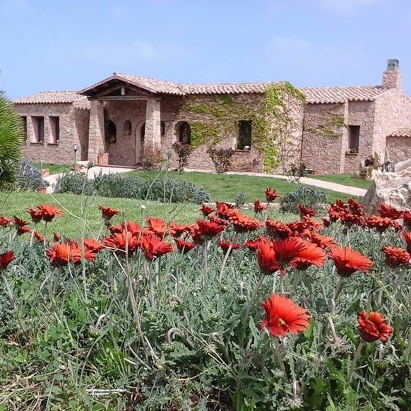 Hotel Ristorante La Tana Di Li Mazzoni Trinità dʼAgultu Exteriör bild