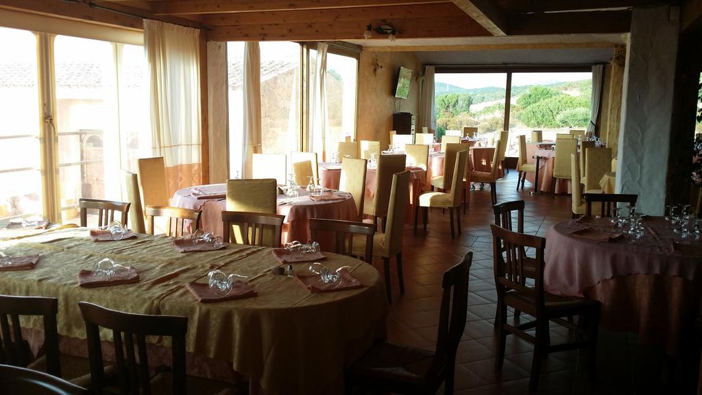 Hotel Ristorante La Tana Di Li Mazzoni Trinità dʼAgultu Exteriör bild