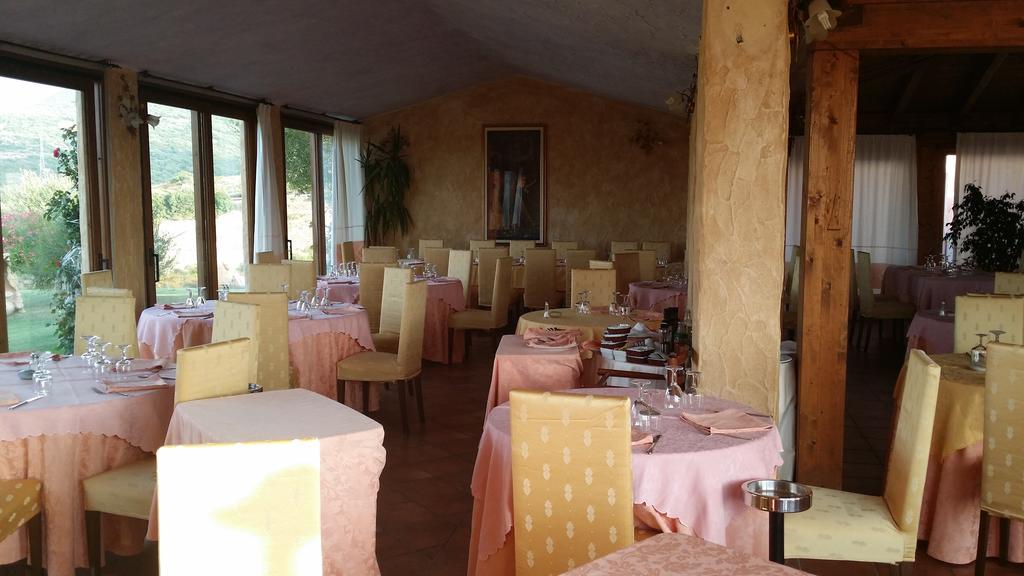 Hotel Ristorante La Tana Di Li Mazzoni Trinità dʼAgultu Rum bild