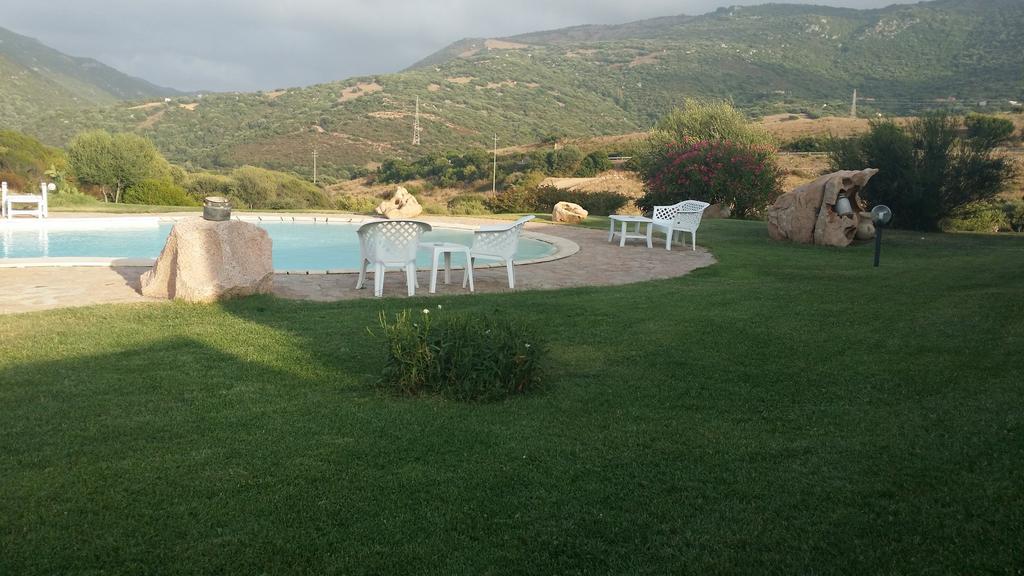 Hotel Ristorante La Tana Di Li Mazzoni Trinità dʼAgultu Exteriör bild