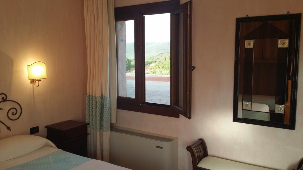 Hotel Ristorante La Tana Di Li Mazzoni Trinità dʼAgultu Rum bild
