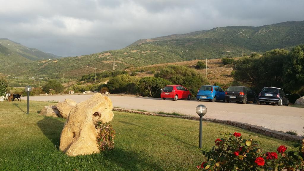 Hotel Ristorante La Tana Di Li Mazzoni Trinità dʼAgultu Exteriör bild