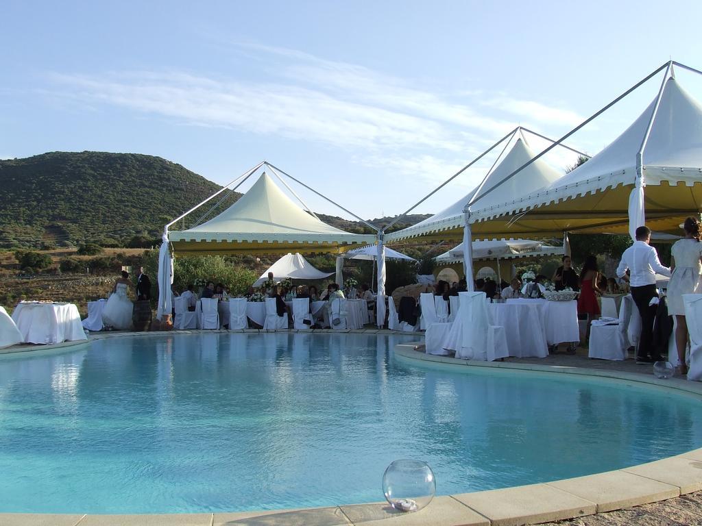Hotel Ristorante La Tana Di Li Mazzoni Trinità dʼAgultu Exteriör bild